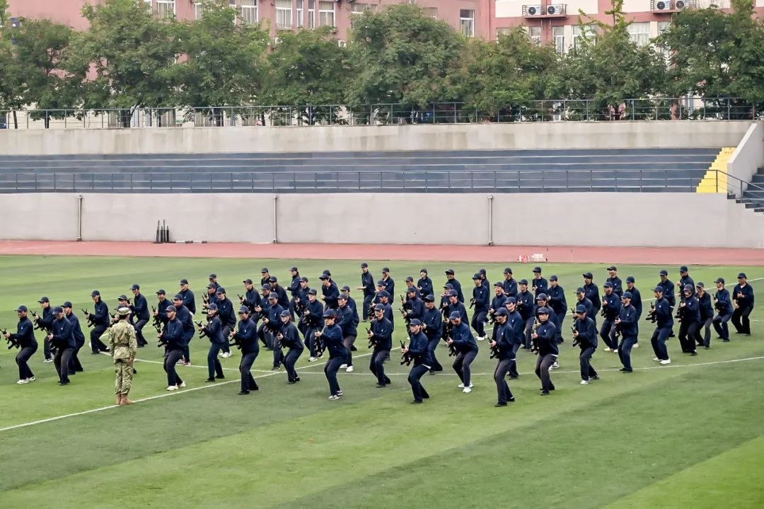 郑州城市职业学院圆满举行2024级新生军训总结表彰大会